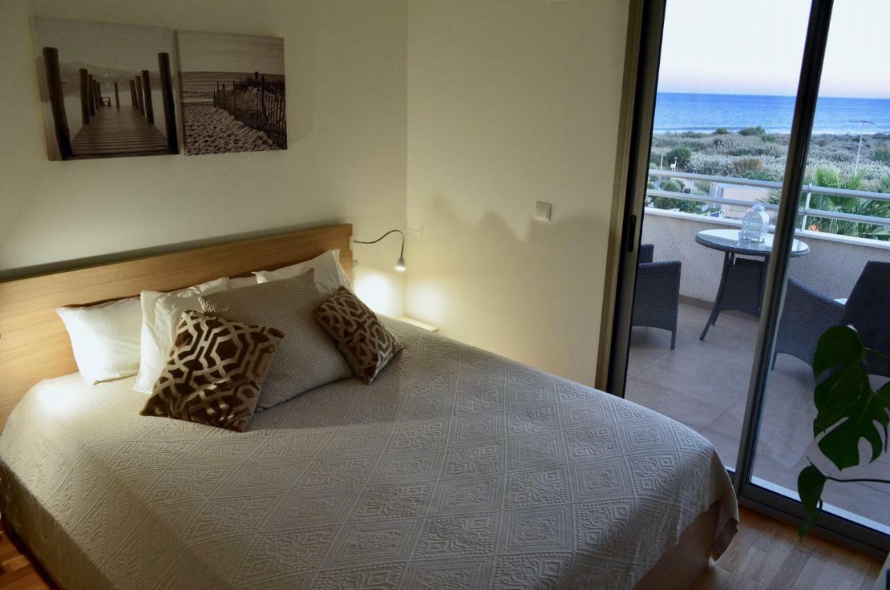 Luxury Beachfront Penthouse By Nras إل كامبيلو المظهر الخارجي الصورة